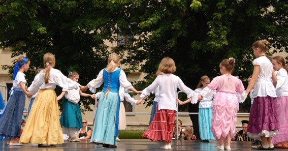why can't baptists dance